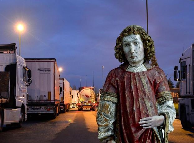 Finissage - who does the work in this country